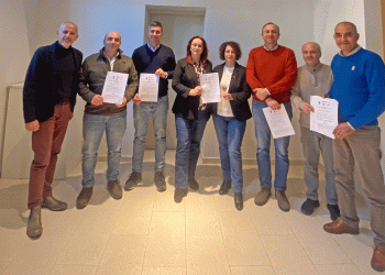 Da sinistra, il dirigente dei Lavori pubblici Baldino Gaddi, l'assessore Alessandro Uguccioni, il vice sindaco Alessandro Belluzzi, Elena Fiero, segretaria Cisl Romagna, Isabella Pavolucci segretaria generale Cgil Rimini, Renzo Crociati, segretario provinciale Fillea Cgil, Giuseppe Terrasi Filca Cisl Romagna e Aziz Ibnoerrida segretario Feneal Uil di Rimini.