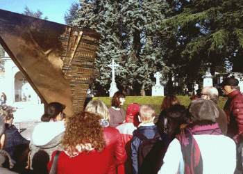 La  tomba di Federico Fellini, opera di Arnaldo Pomodoro