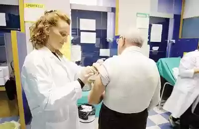 vaccino anziani1