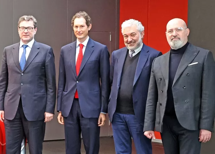 Da sinistra: il ministro Giancarlo Giorgetti, il presidente John Elkann, l'amministratore delegato Domenico Arcuri e il presidente Stefano Bonaccini