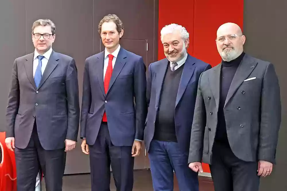 Da sinistra: il ministro Giancarlo Giorgetti, il presidente John Elkann, l'amministratore delegato Domenico Arcuri e il presidente Stefano Bonaccini