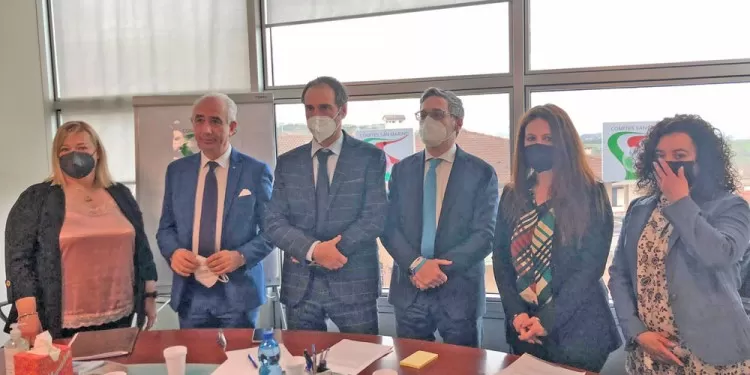 Marzio Pecci (secondo da sinistra) al suo fianco Alessandro Amadei