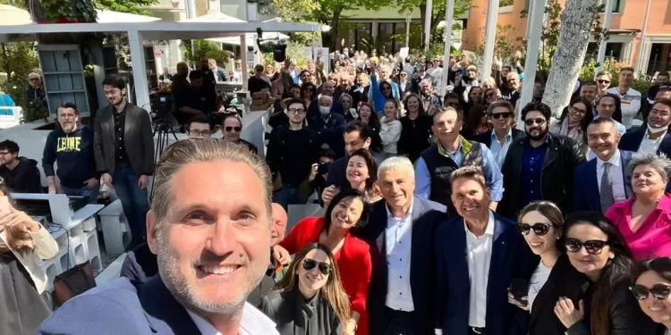 Stefanio Caldari con i sostenitori