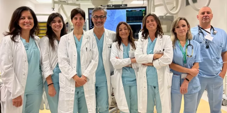 Da sinistra, Dr.ssa Mila Menozzi, Dr.ssa Rossella Ruggiero, Dr.ssa Federica Baldazzi, Dr. Andrea Santarelli, Dr.ssa Nicoletta Franco e Dr.ssa Caterina Cavazza del Laboratorio di Emodinamica di Rimini; Dr.ssa Roberta Ciraolo e Dr. Emiliano Gamberini della U.O. Anestesia e Rianimazione di Rimini