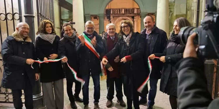 Da sinistra, Chiara Delpino archeologa MIC, Simone Capra/STARTT architetto autore del progetto museografico, il sindaco, Fabrizio Battistelli presidente Ente Olivieri, Brunella Paolini direttore Ente Olivieri, Daniele Vimini vicesindaco e assessore alla Bellezza