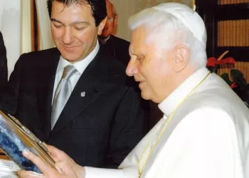 Claudio Muccioli con papa Ratzinger