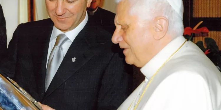 Claudio Muccioli con papa Ratzinger