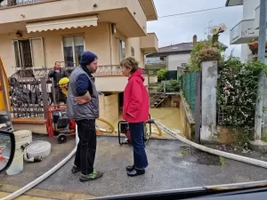 Sindaca incontra residenti dopo alluvione Emergenza maltempo Riccione 17 maggio 2023 3