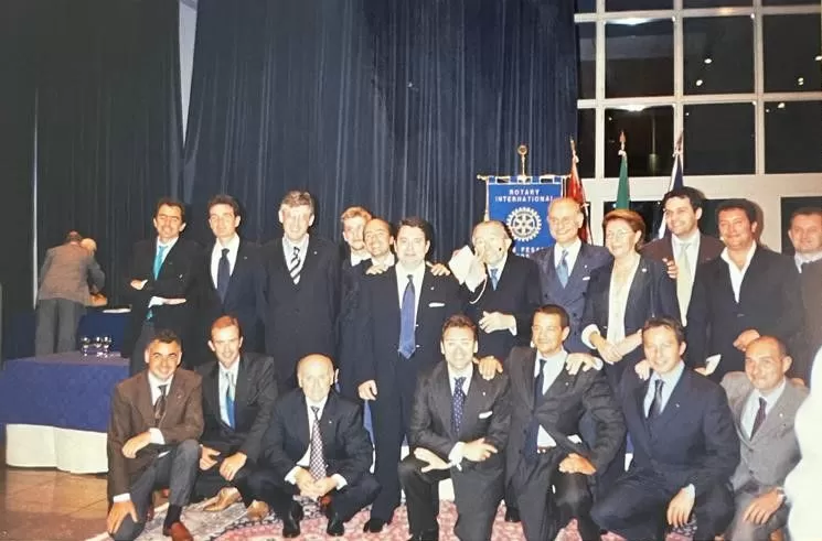  Giulio Andreotti con i soci del Club “Pesaro Rossini”