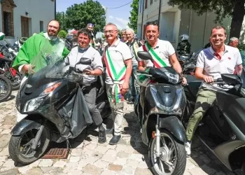 Da sinistra: Il parroco di Gemmano, il vescovo di Rimini Nicolò Anselmi, il sindaco di Gemmano Riziero Santi, il sindaco di Misano Fabrizio Piccioni e l'assessore di Misano Filippo Valentini