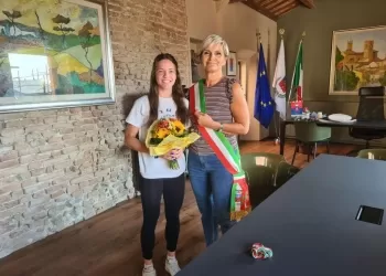 Il sindaco Mirna Cecchini con Melissa Turchi