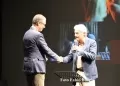 Il Sindaco di Sirolo Filippo Moschella premia Massimo Dapporto alla Carriera-XVIII edizione 2022