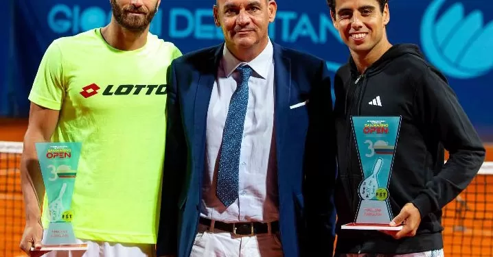 La premiazione. Da sinistra: Pellegrino, Forcellini e Munar