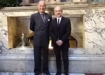 Il presidente Luigi Bravi (a destra) e l’ambasciatore Giorgio Girelli al Pantheon