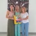 La sindaca e l’assessore alla Cultura con Erika Calesini in comune vicino alla mostra Gente comune donata dall’artista all’Amministrazione