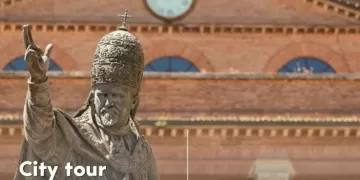 Piazza Cavour, la statua di papa Paolo V