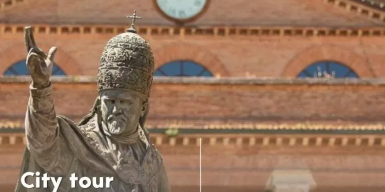 Piazza Cavour, la statua di papa Paolo V