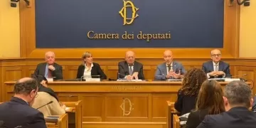 Da sinistra: - Edo Ronchi, Presidente della Fondazione per lo Sviluppo Sostenibile- Alessandra Astolfi, Direttore della Divisione Green & Technology di IEG (Italian Exhibition Group)- Gilberto Pichetto Fratin, Ministro dell'Ambiente e della Sicurezza energetica- Corrado Peraboni, Amministratore Delegato di IEG (Italian Exhibition Group)- Fabio Fava, Presidente del Comitato Tecnico Scientifico