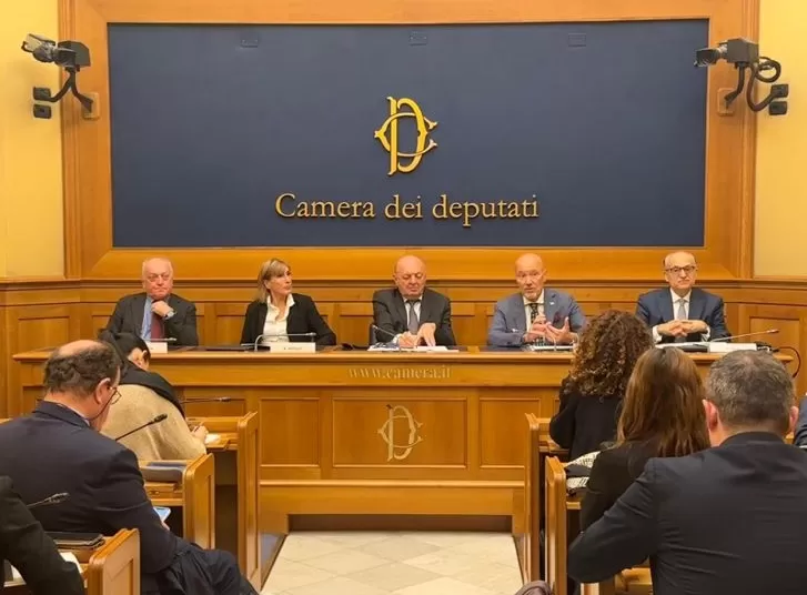 Da sinistra: - Edo Ronchi, Presidente della Fondazione per lo Sviluppo Sostenibile- Alessandra Astolfi, Direttore della Divisione Green & Technology di IEG (Italian Exhibition Group)- Gilberto Pichetto Fratin, Ministro dell'Ambiente e della Sicurezza energetica- Corrado Peraboni, Amministratore Delegato di IEG (Italian Exhibition Group)- Fabio Fava, Presidente del Comitato Tecnico Scientifico
