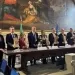 Da sinistra: Paolo Rosetti (direttore artistico OSR), Francesco Baldelli (Assessore alle Infrastrutture della Regione Marche), Chiara Biondi (Assessora alla Cultura della Regione Marche), Saul Salucci (presidente e sovraintendente OSR), On. Antonio Baldelli, On. Federico Mollicone (Presidente della VII Commissione Cultura della Camera dei Deputati), Daniele Vimini, Vicesindaco e Assessore alla Cultura del Comune di Pesaro, Pamela Salucci (vicepresidente OSR)