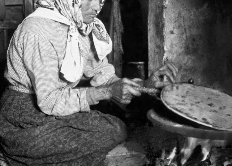 La cottura della piada. Fotografia di Antonio Bandini Buti, 1931