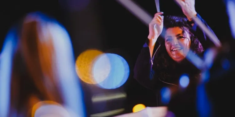 Onde di pace con la direttrice d'orchestra Michela Tintoni