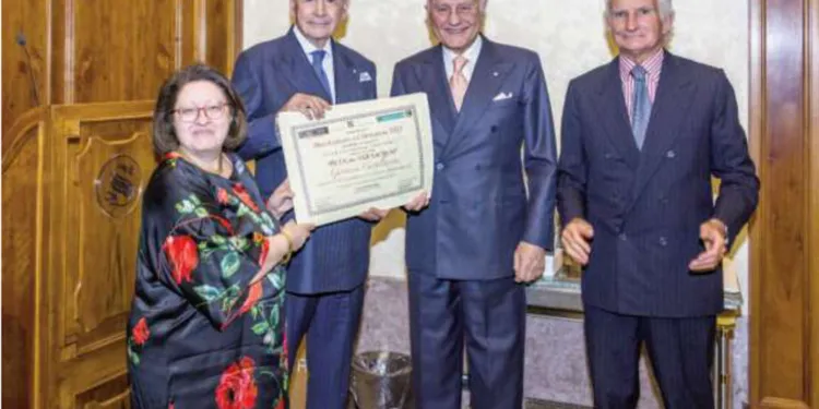 L’ambasciatore Castellaneta premiato dal presidente onorario del CESMA  amb. Giorgio Girelli, dalla ambasciatrice Assunta Accili e dal funzionario ONU Andrea Angeli