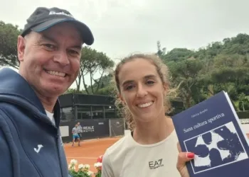 Fabrizio Serafini col suo libro e la campionessa di tennis di Villa Verucchio Lucia Bronzetti