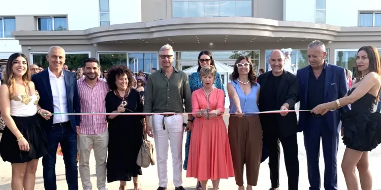Il sindaco Daniela Angelini al taglio del nastro