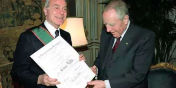 Gianni Letta insignito dal presidente della Repubblica Azeglio Ciampi della distinzione onorifica di Cavaliere di Gran Croce
