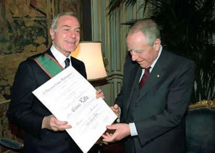 Gianni Letta insignito dal presidente della Repubblica Azeglio Ciampi della distinzione onorifica di Cavaliere di Gran Croce