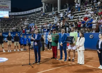 Elia Santi durante la premiazione