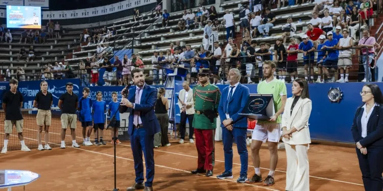 Elia Santi durante la premiazione