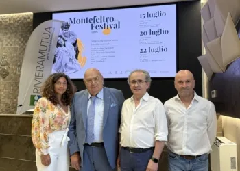 Da sinistra: la responsabile di RivieraMutua Beatrice D'Angeli, Il presidente di RivieraBanca e RivieraMutua Fausto Caldari, il maestro Ubaldo Fabbri, Pier Paolo Silvi Marchini