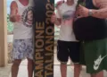 Leo Abruzzo festeggiato al Bagno 61 da Tiziano Pangrazi (a sinistra) e Paolino Torsani