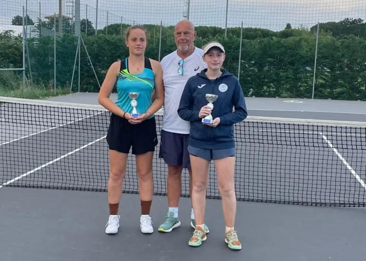 Premiazione Under 14 femminile al Queen's