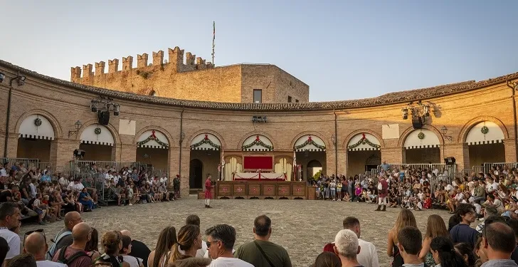 Mondaino, piazza Maggiore