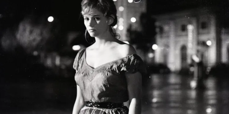 1961. La ragazza con la valigia