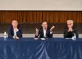 Da sinistra: il sindaco Fabrizio Piccioni, il filosofo Vito Mancuso e il curatore della rassegna Gustavo Cecchini