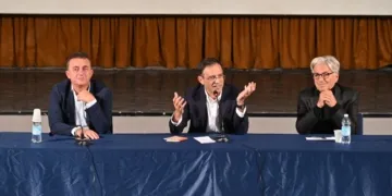 Da sinistra: il sindaco Fabrizio Piccioni, il filosofo Vito Mancuso e il curatore della rassegna Gustavo Cecchini