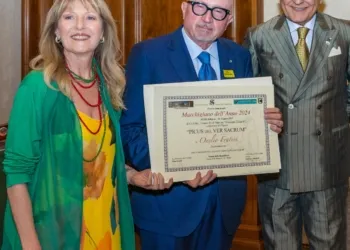 Il Gr. Uff. Onelio Fratesi premiato dal prefetto Emanuela Greco e dall’ambasciatore Giorgio Girelli