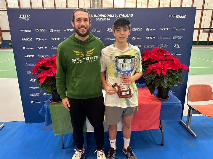 Federico Bertuccioli e Mattia Logrippo con scudetto