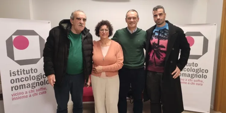 Andrea Piccioni e Marina Sardella e Luca Piccioni (padre, madre e fratello di Alessandra) presso lasede dello IOR di Riccione insieme al direttore dell’istituto Fabrizio Miserocchi.