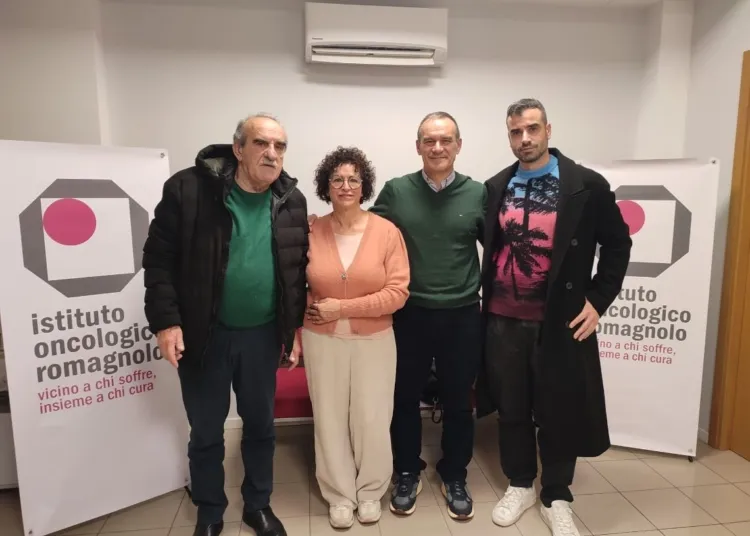 Andrea Piccioni e Marina Sardella e Luca Piccioni (padre, madre e fratello di Alessandra) presso lasede dello IOR di Riccione insieme al direttore dell’istituto Fabrizio Miserocchi.