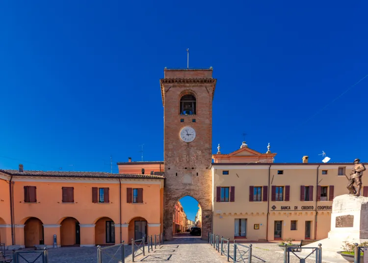 San Giovanni, piazza Silvagni