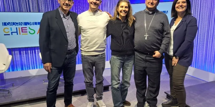 Da sinistra: Paolo Guiducci, Massimiliano Fabbri, Sabrina Lodovichetti, il Vescovo Anselmi, Simona Mulazzani