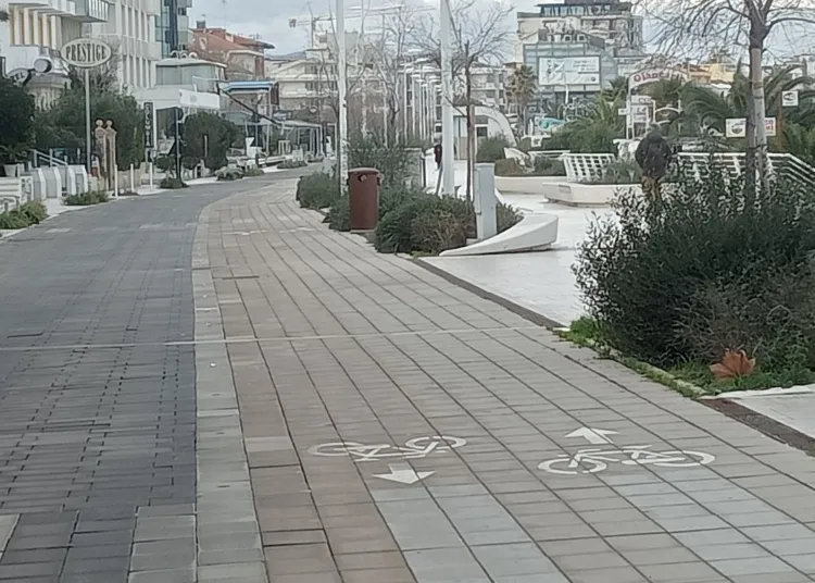 Il lungomare dissestato