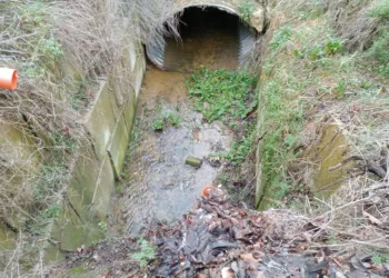 La voragine dovuta all'ammaloramento del cilindro di acciaio