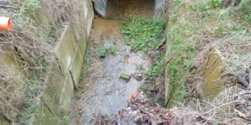 La voragine dovuta all'ammaloramento del cilindro di acciaio