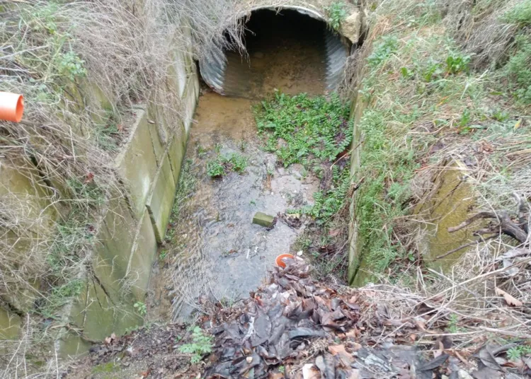 La voragine dovuta all'ammaloramento del cilindro di acciaio